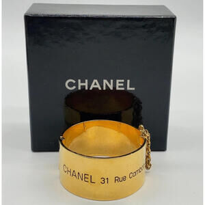 Gorgeous Vintage Chanel RUE 31 Cambon Logo Telephone Cuff Bangle Gold Plated Box